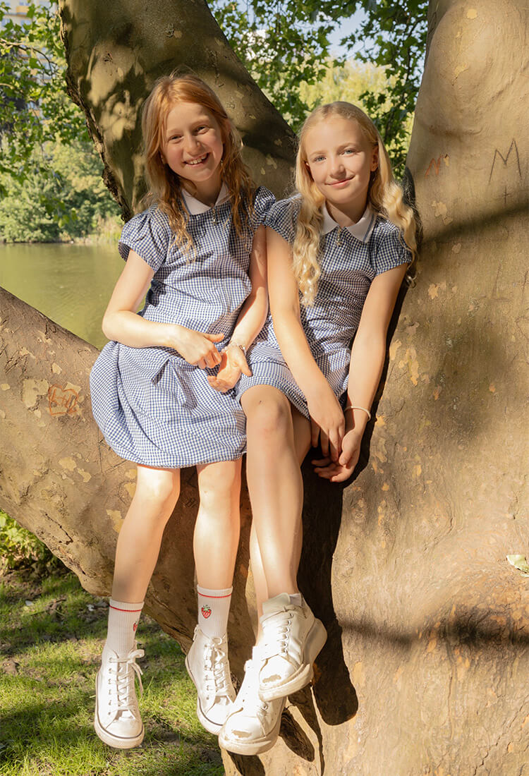 Short-sleeved summer dress with gingham checks