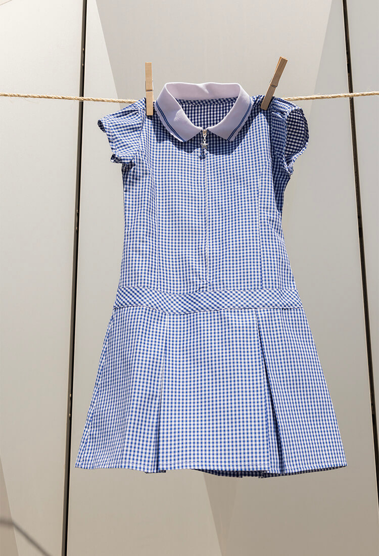 Short-sleeved summer dress with gingham checks