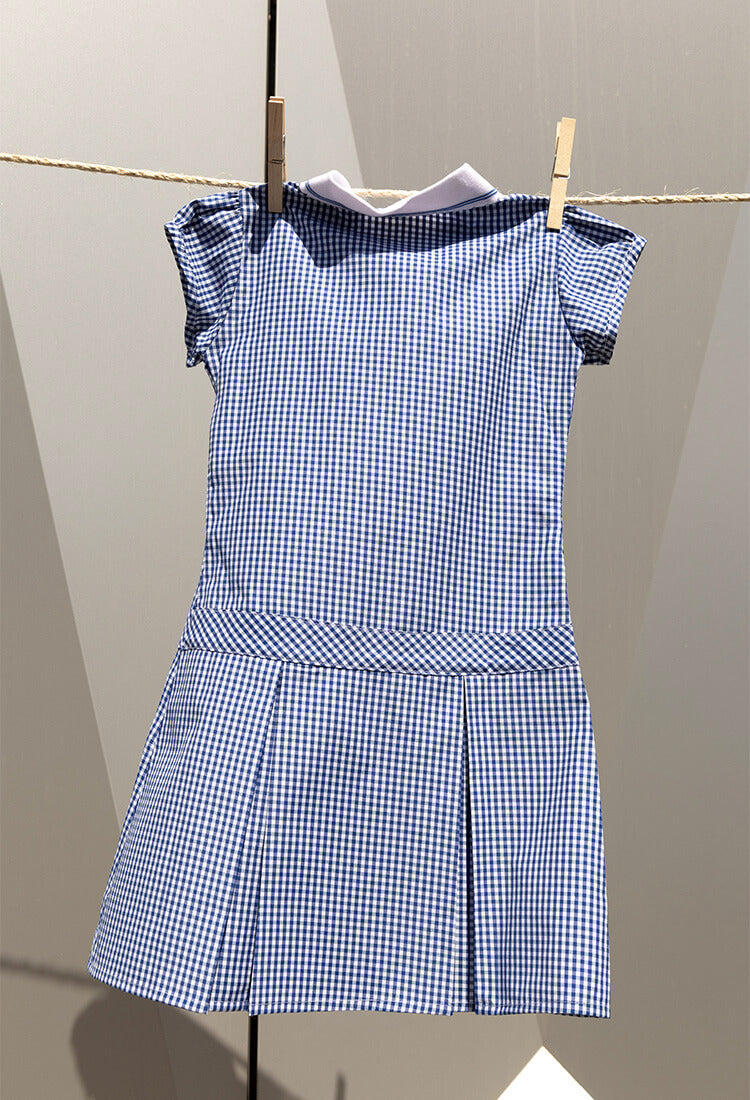 Short-sleeved summer dress with gingham checks