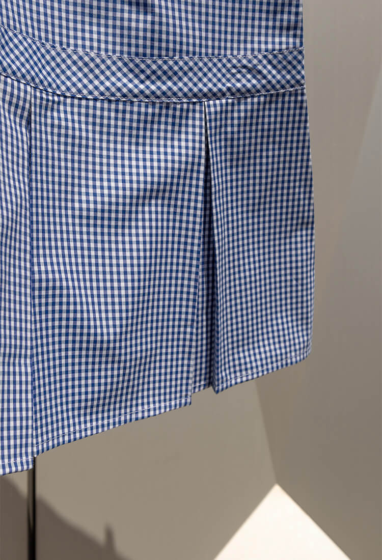 Short-sleeved summer dress with gingham checks