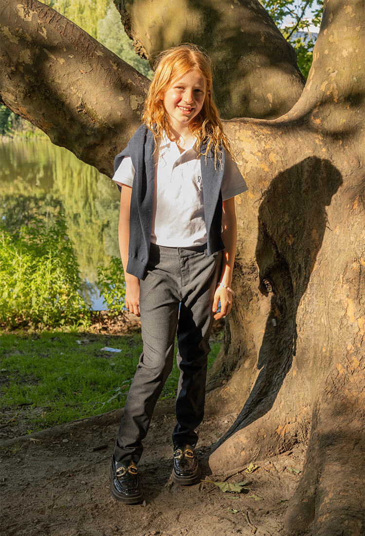 Girls' trousers with narrow long legs